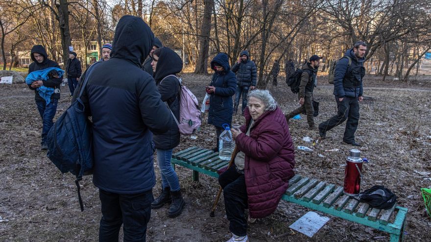 Al menos 2 muertos en un ataque contra un barrio residencial en Kiev