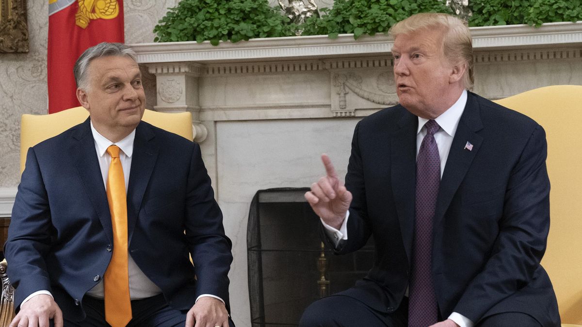 Viktor Orbán (i) y Donald Trump, en el despacho oval durante el primer mandato como presidente del estadounidense.