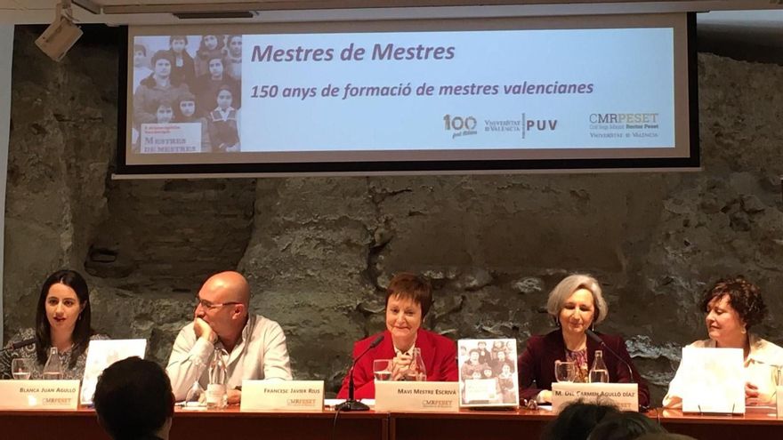 Carmen Agulló, segona per la dreta.