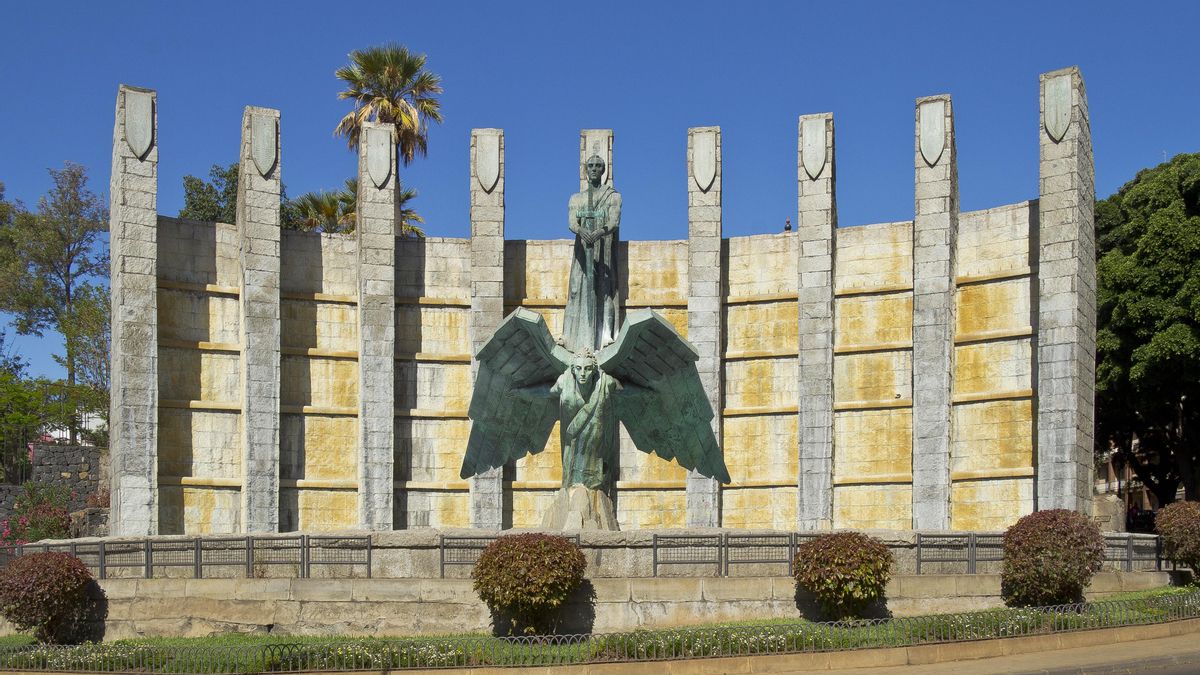 El Gobierno ordena retirar el monumento a Franco de Tenerife y tres vestigios franquistas de Madrid, Murcia y Almería