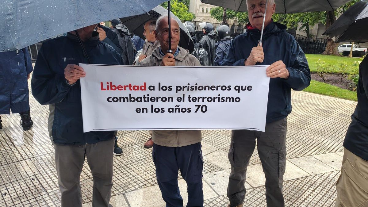 Manifestantes pidieron la liberación de los condenados por delitos de lesa humanidad.