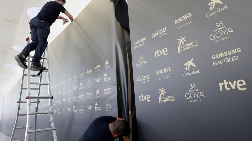 València ultima todos los detalles para acoger este sábado la gala de los Premios Goya en el Palau de Les Arts, en una edición de estos galardones que será la del "reencuentro", y sobre la que se han avanzado con cuentagotas algunos detalles, pero dejando margen para la sorpresa