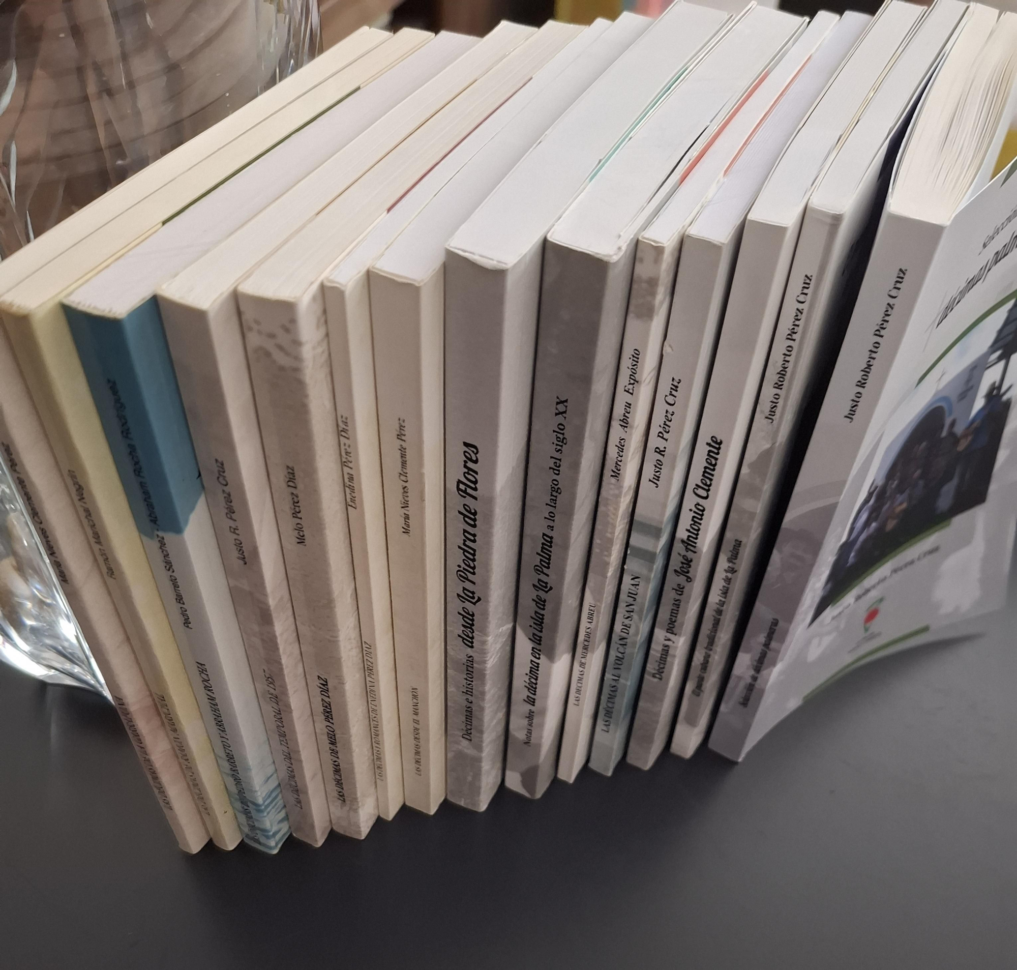 Bibliografía dedicada a la décima.