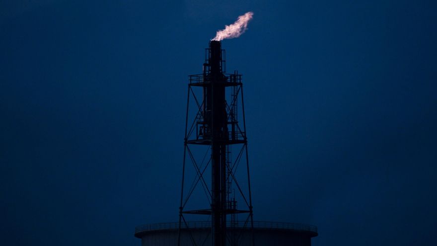 Una refineria de gas, en una fotografía de archivo. EFE/EPA/FILIP SINGER