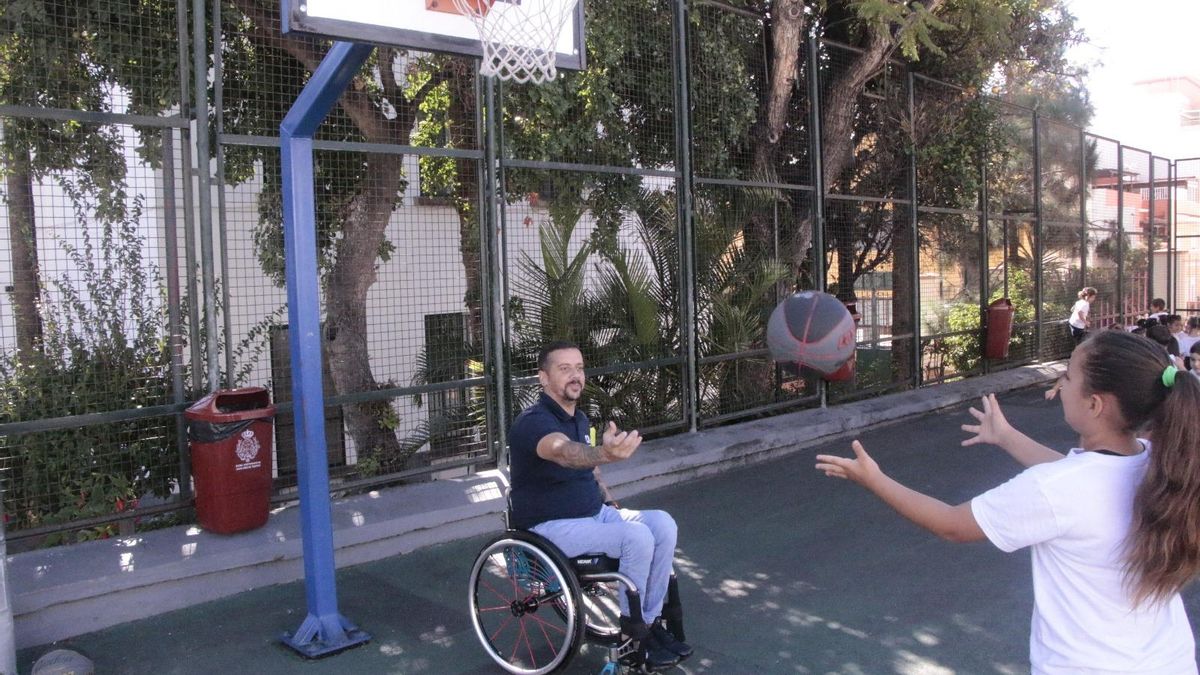 El proyecto de la Fundación CB Canarias arranca con dos salidas consecutivas al Colegio Buen Consejo de La Laguna.