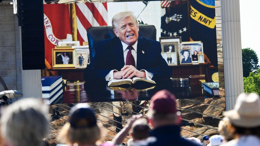 El trumpismo se entrega cada vez más al nacionalismo cristiano, pero el verdadero culto sigue siendo al líder