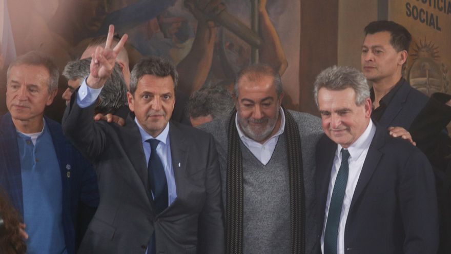 Massa comparte acto con la CGT con la consigna "para volver al trabajo y votar por los derechos"