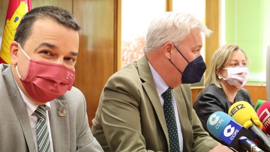 El consejero y el presidente de la DO Queso Manchego. JCCM