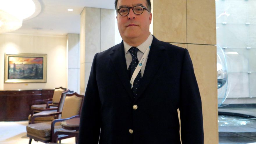 El opositor venezolano Julio Borges pide a Chile evaluar sus políticas migratorias