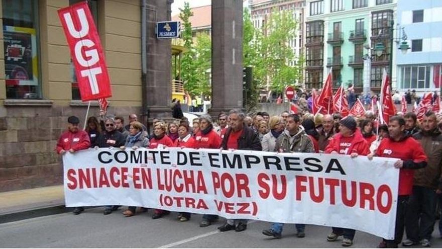 El comité de Sniace se concentra en la fábrica de Torrelavega (Santander)