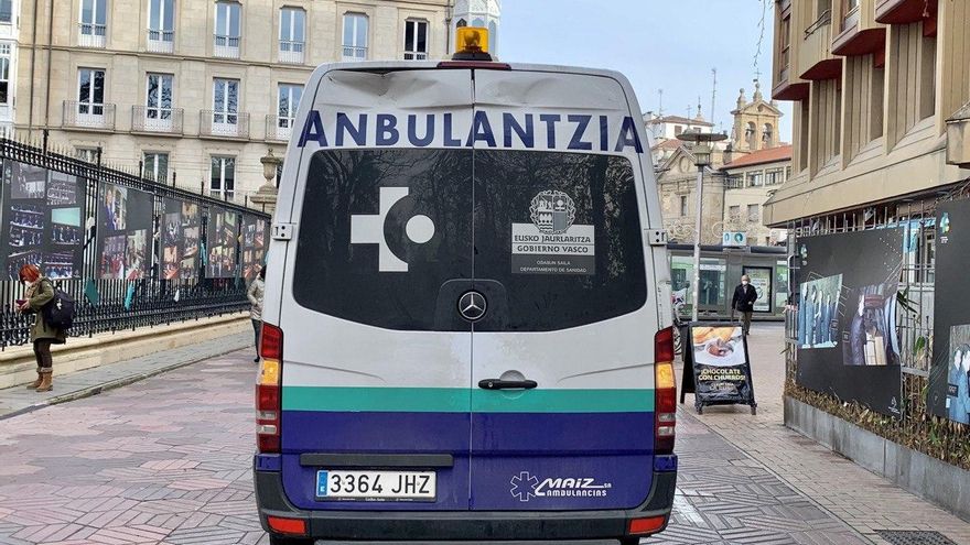 Una ambulancia, en el centro de Vitoria