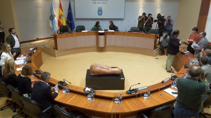 El PP veta que Feijóo comparezca en el Parlamento gallego por los contratos de la Xunta con la empresa de su hermana