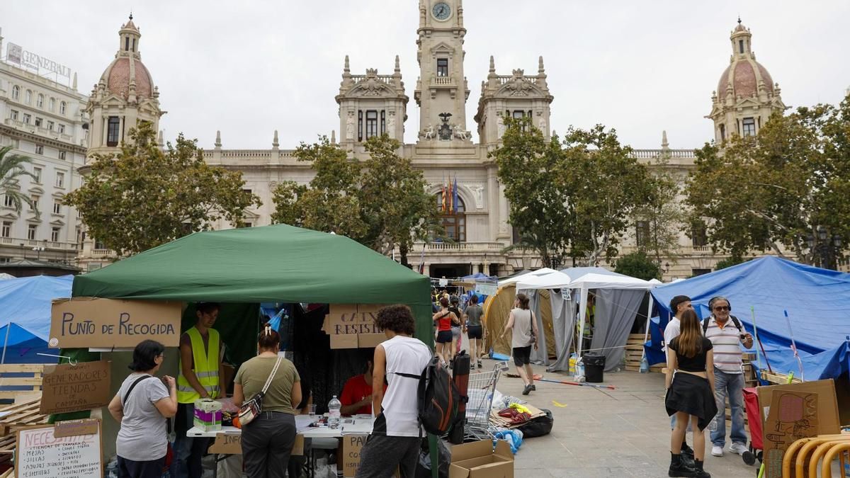 La acampada en València "intentará sobrevivir por todos los medios al 9 d'Octubre"