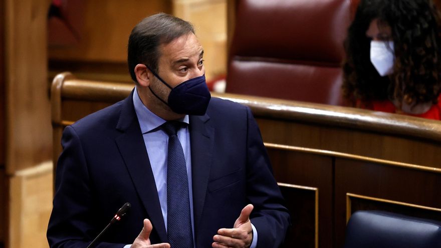 El ministro de Transportes, Movilidad y Agenda Urbana, José Luis Ábalos, interviene en la sesión de control del Congreso celebrada este miércoles y con los indultos casi como asunto monográfico. EFE/Chema Moya