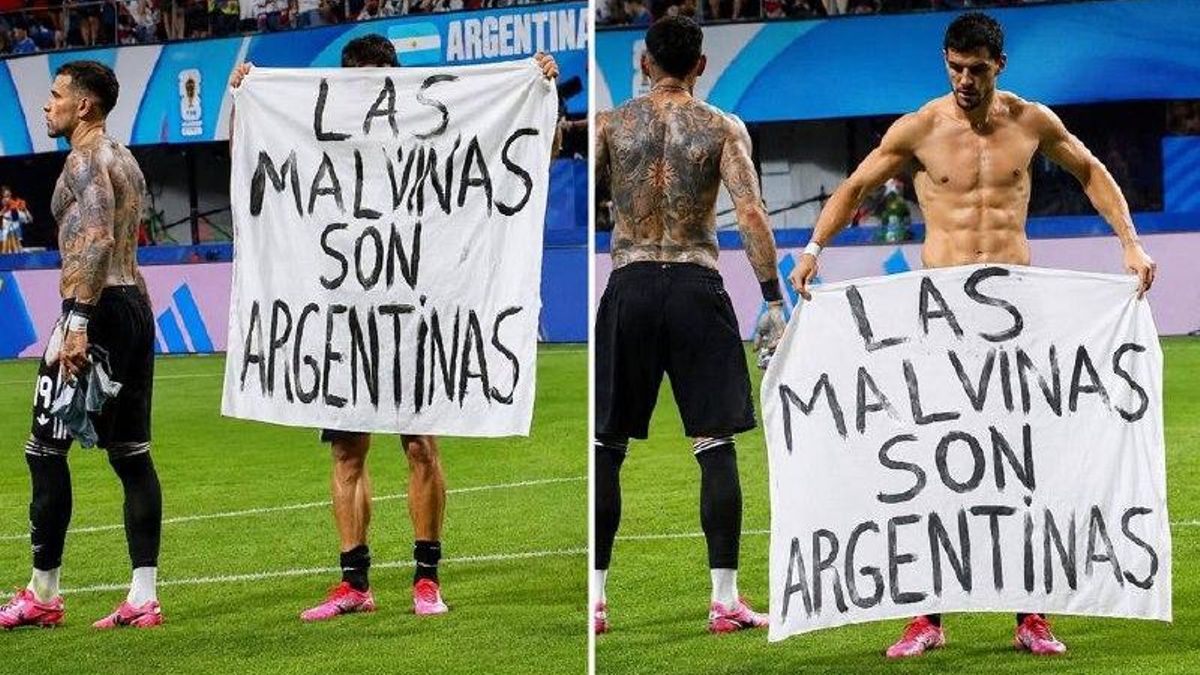 Los jugadores con la bandera de las Malvinas.
