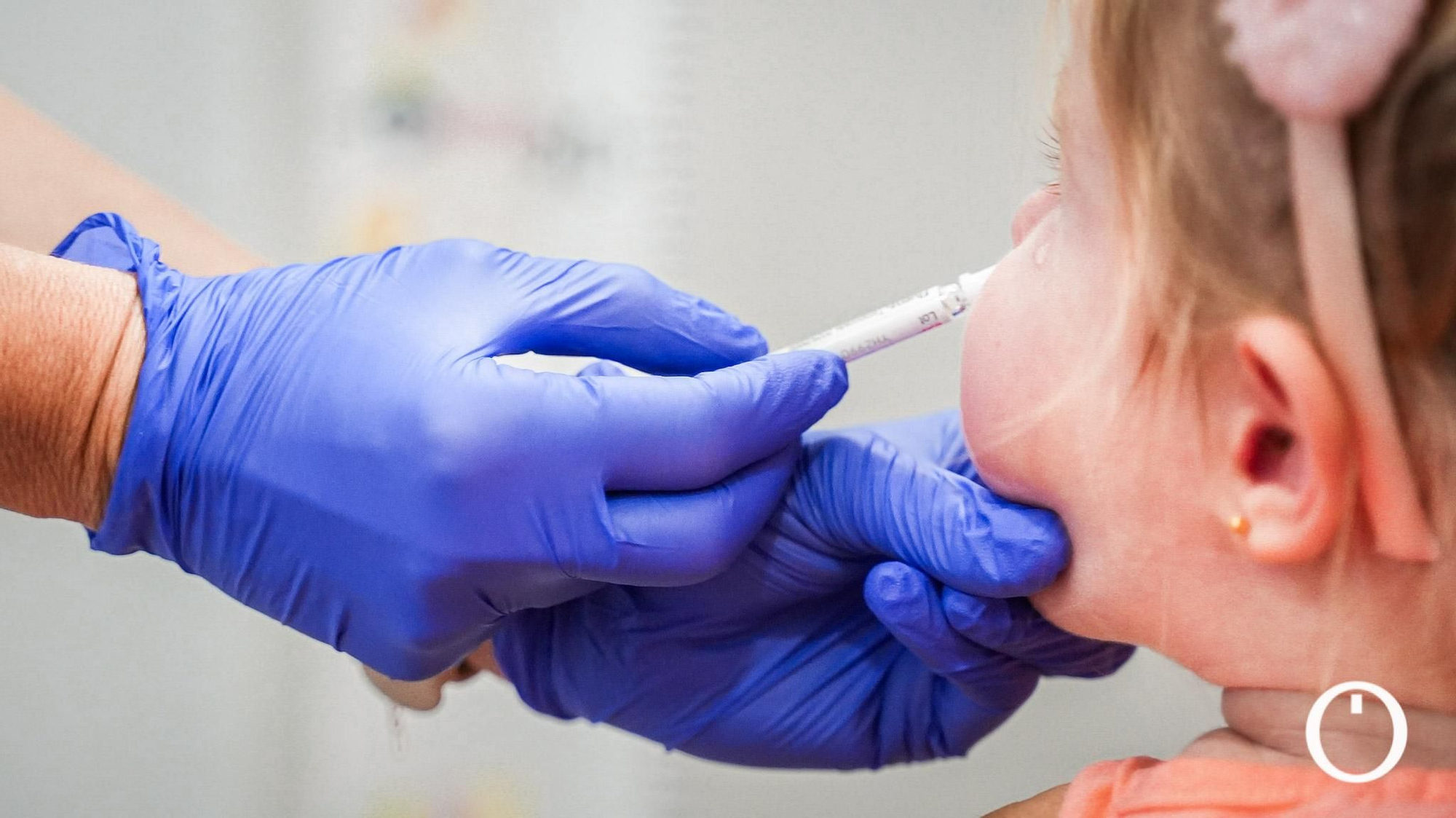 Primer día de vacunación contra la gripe infantil