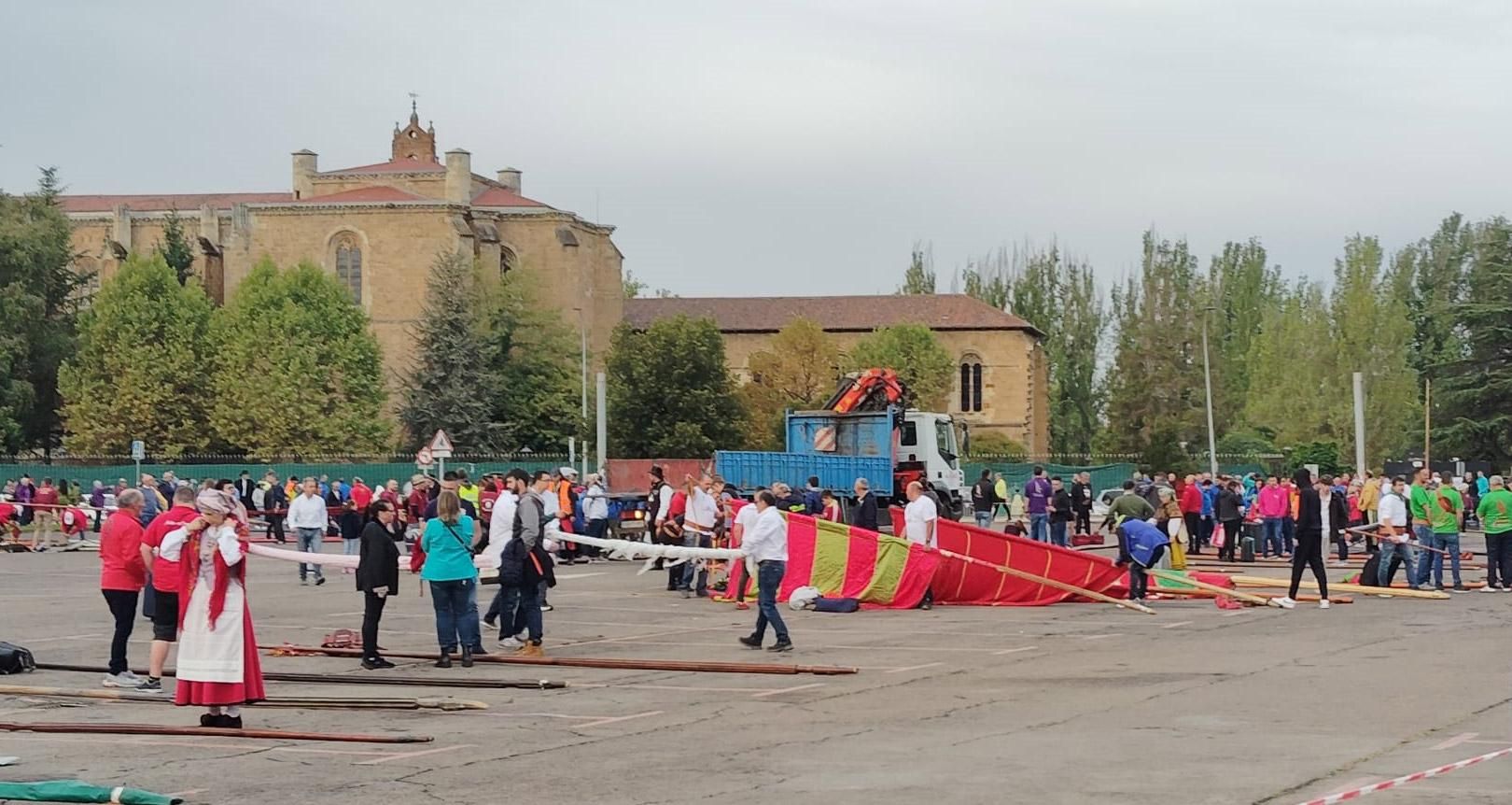 Más de 350 pendones y desfile de carros engalanados en Las Cantaderas 2025 que abren las fiestas de San Froilán en León