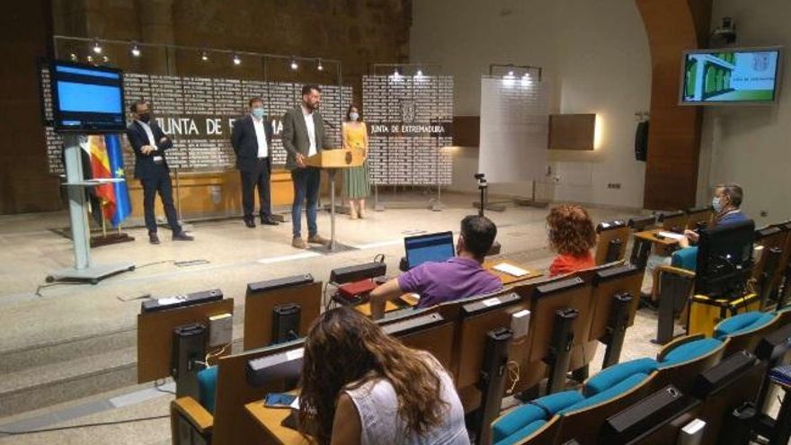 La Junta de Extremadura y las diputaciones provinciales de Badajoz y de Cáceres van a poner en marcha el programa “Bonos turísticos”
