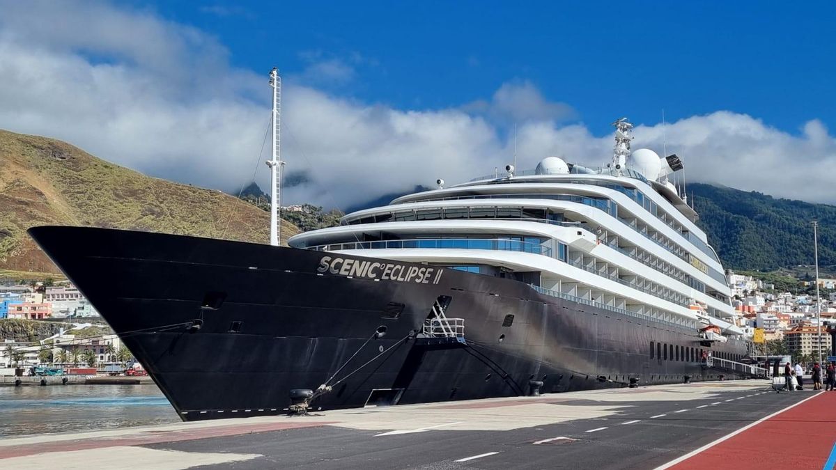 Nueva escala del megayate ‘Scenic Eclipse II’ en el puerto de Santa Cruz de La Palma