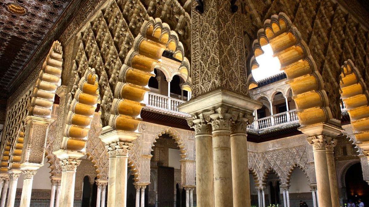 El palacio real en uso más antiguo de Europa está en España (y se puede visitar)