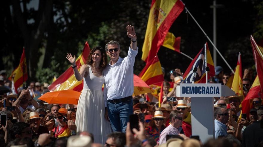 Feijóo exige elecciones anticipadas en la manifestación de Madrid: “Ríndase a la democracia”