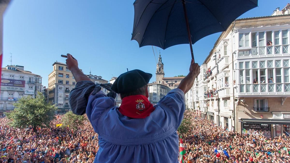 Celedón marcará con su bajada del 4 de agosto el inicio de las fiestas de la Virgen Blanca