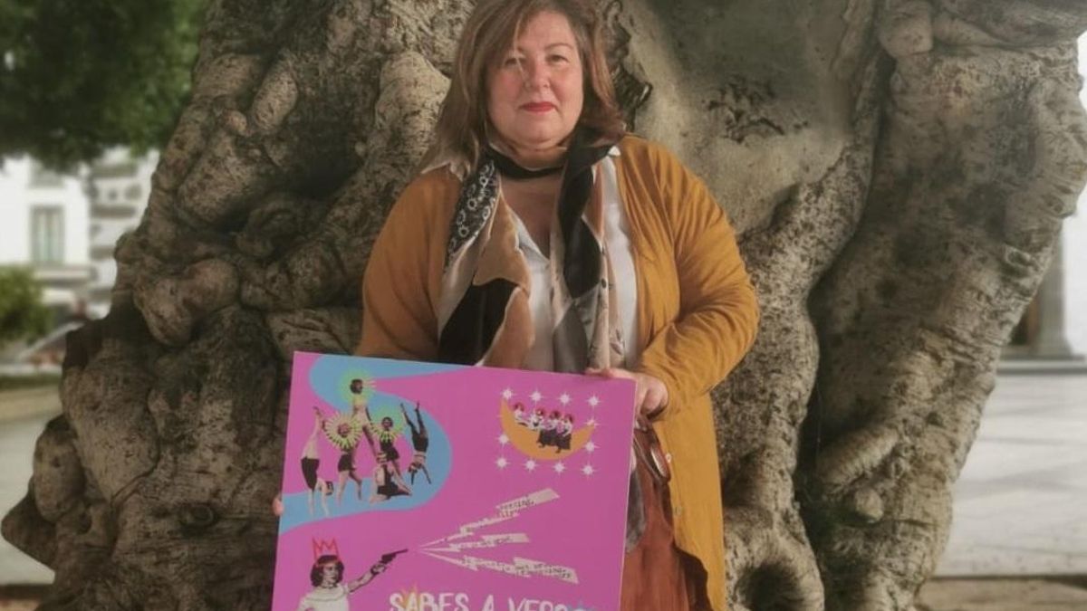 Charo González Palmero con el cartel del evento.