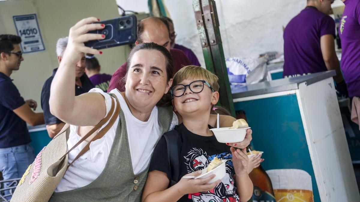 Salmorejá y ambiente en la Velá el día de la Fuensanta