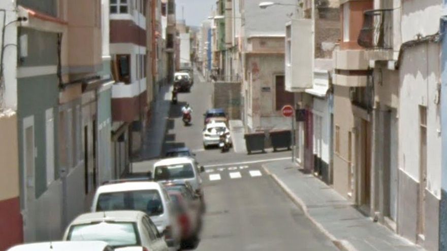 Una pelea entre vecinos acaba con una mujer herida de consideración y dos detenidos en La Isleta