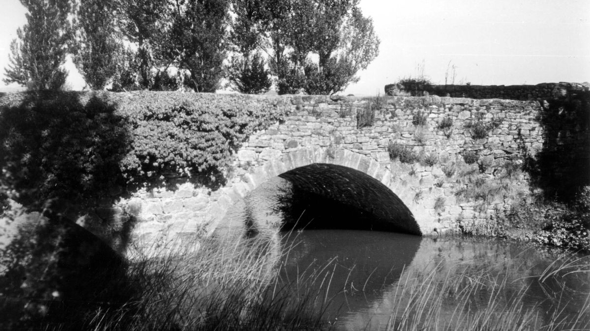Puente sobre el río en Nanclares de Gamboa antes de la construcción del embalse