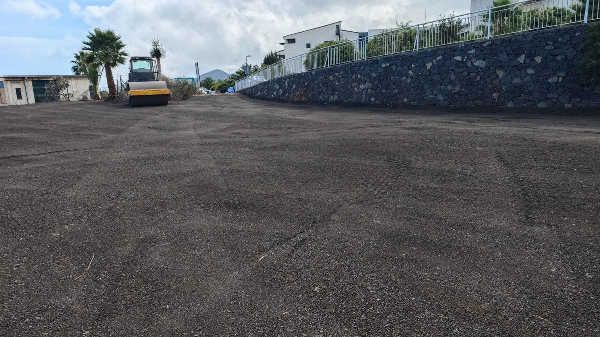 El Cabildo pone en servicio una zona de en torno a 50 aparcamientos en el Hospital Universitario de La Palma