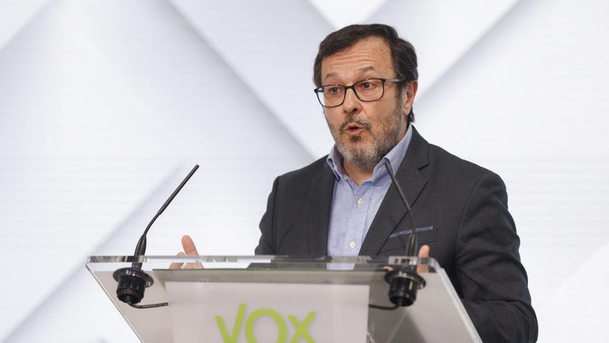 El portavoz nacional de Vox, José Antonio Fúster, da una rueda de prensa tras la reunión del Comité de Acción del partido este lunes en la sede de la formación política en Madrid.