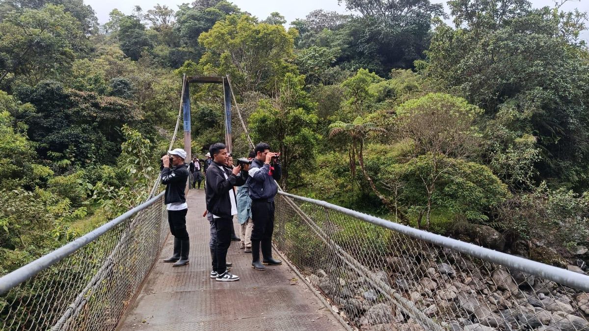 Capacitando a la comunidad en eBird dentro de la Zona de Reserva Campesina La Tuna. Foto: cortesía SELVA