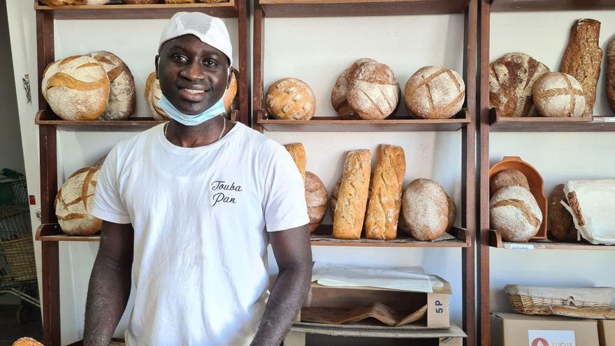 El sueño cumplido de Ibrahima: abre su primera panadería artesanal tras 18 años viviendo en España