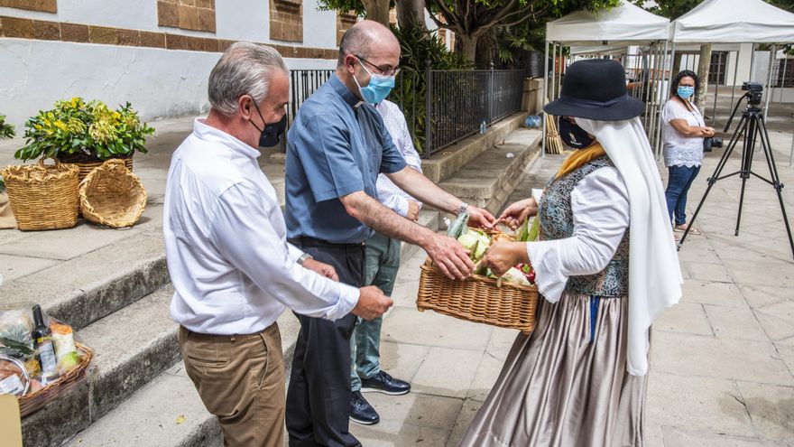 Teror celebra la ofrenda a la Virgen del Pino sin público