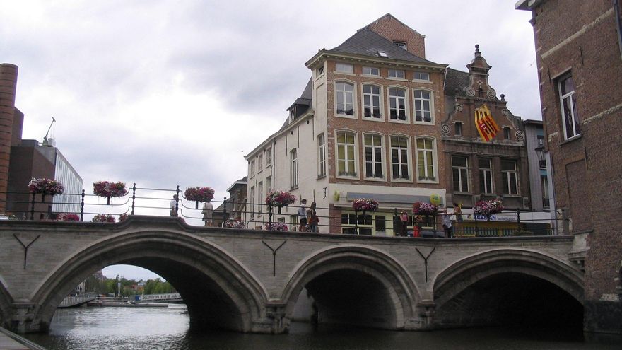 El Grootbrug es el puente de piedra más antiguo de Bélgica.