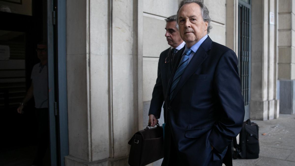 Tomás Pérez-Sauquillo, entrando en la Audiencia Provincial de Sevilla.