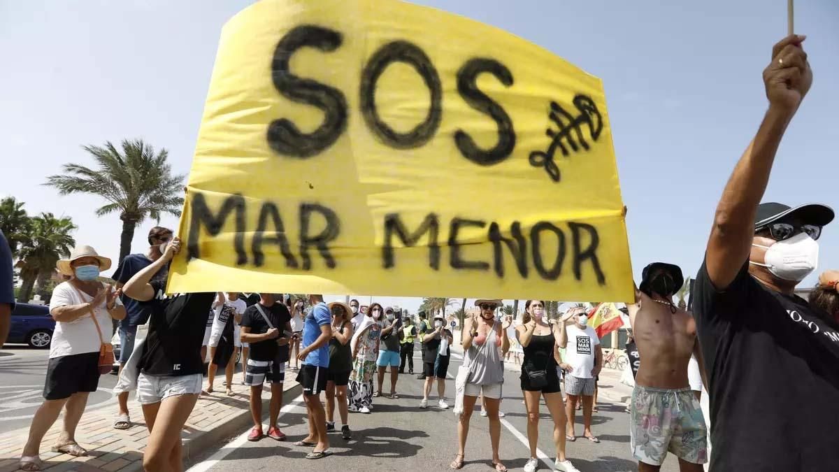 Vecinos y colectivos protestan en 2021 en defensa del Mar Menor.