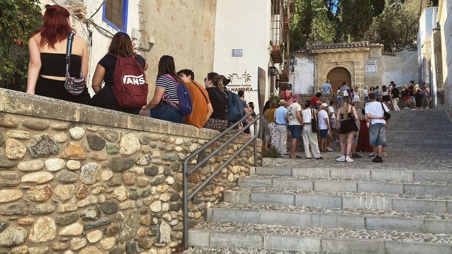 "Nadie puede vivir en el Albaicín": la regulación de las viviendas turística en Granada abre una brecha entre vecinos y propietarios
