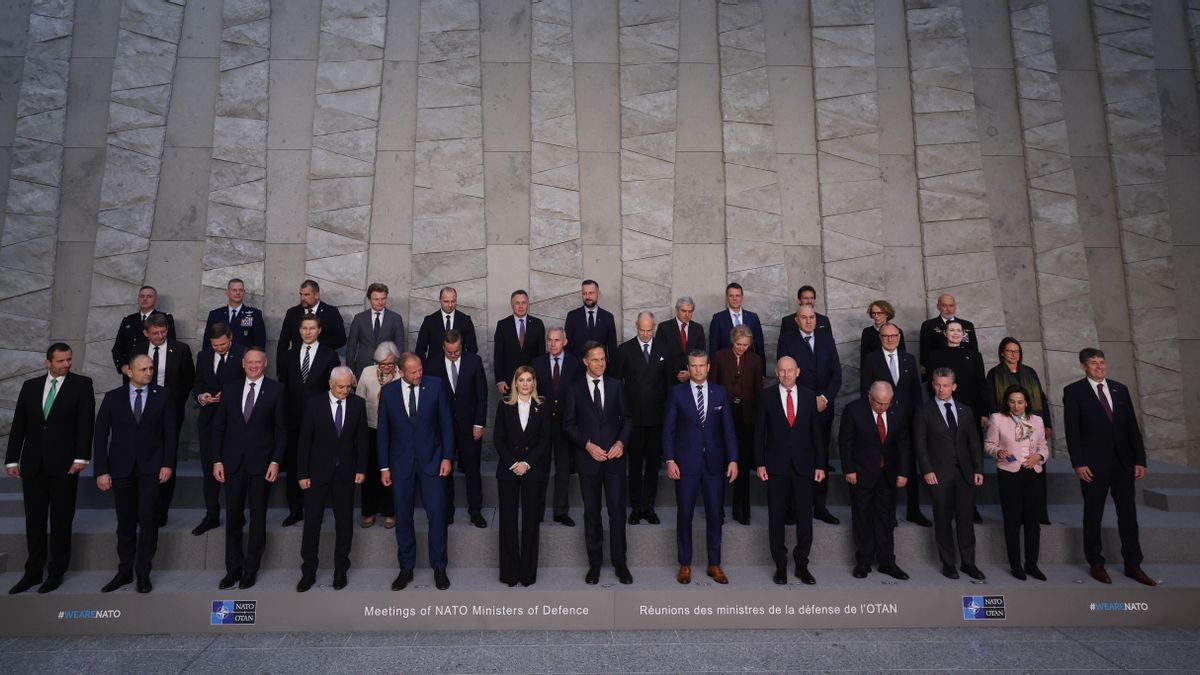 El Secretario General de la OTAN Mark Rutte junto a los ministros de Defensa este miércoles. 