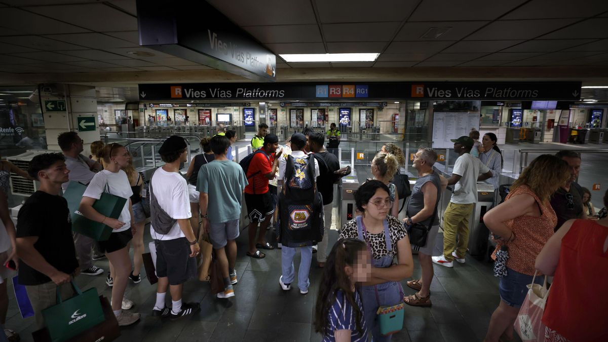Estación de plaça Catalunya de Rodalies durante un día de caos en el servicio