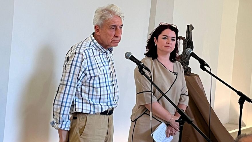 El exdirector del IES El Greco, Pedro Rodríguez y la actual directora del centro, Isabel Mariscal