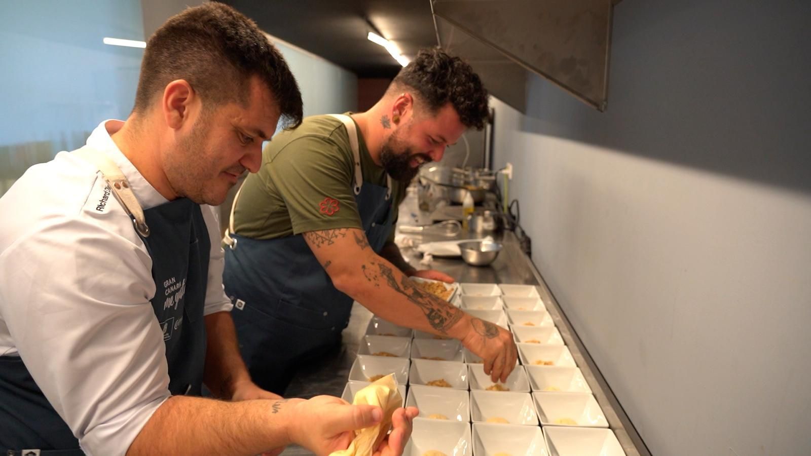 Los chefs Abraham Ortega (Tabaiba) y Richard Díaz (Sorondongo).