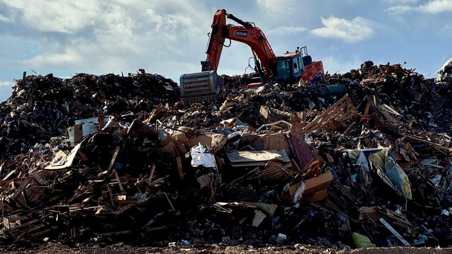 Retiradas 200.000 toneladas de residuos de los municipios afectados por las inundaciones provocadas por la DANA