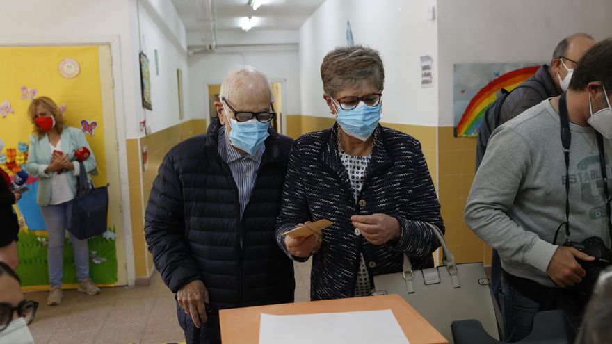 Horarios para personas mayores y contagiados