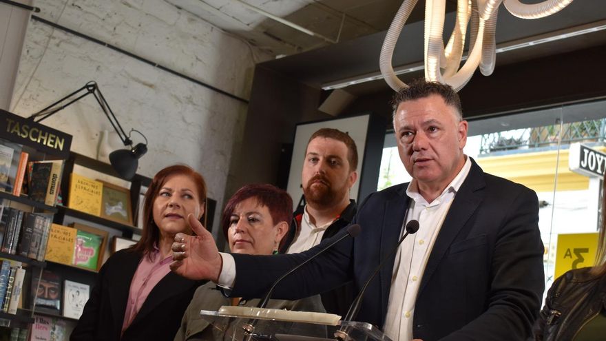 El candidato a las primarias de Podemos para las elecciones andaluzas puja por liderar la confluencia que pactan las izquierdas