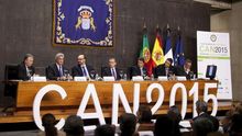 El presidente del Gobierno de Canarias, Paulino Rivero, durante la inauguración de la I Cumbre Internacional de Energías Renovables CAN2015. Foto: EFE/Ramón de la Rocha
