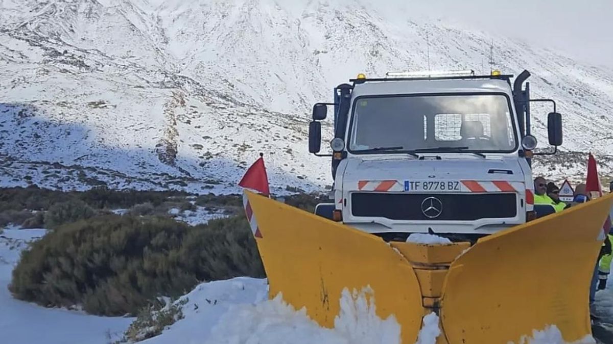 Tenerife prepara el 'Operativo Nevadas' para poder acceder a ver la nieve del Teide en transporte público
