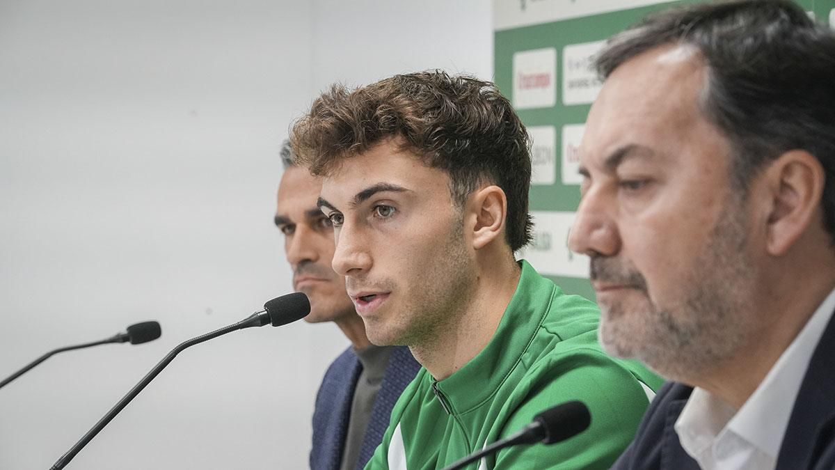 Presentación de Goti como nuevo jugador del Córdoba CF