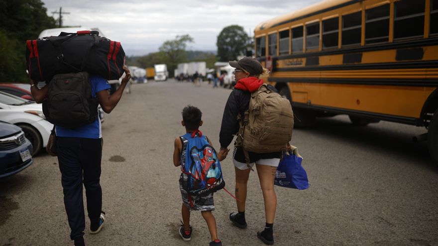 Los migrantes dan la vuelta: miles retornan desilusionados del “sueño americano”